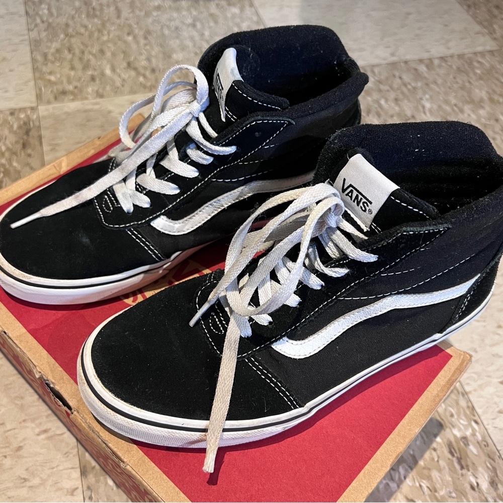 VANS Sk8-Hi Shoe, Size 5, Skateboard Shoe
